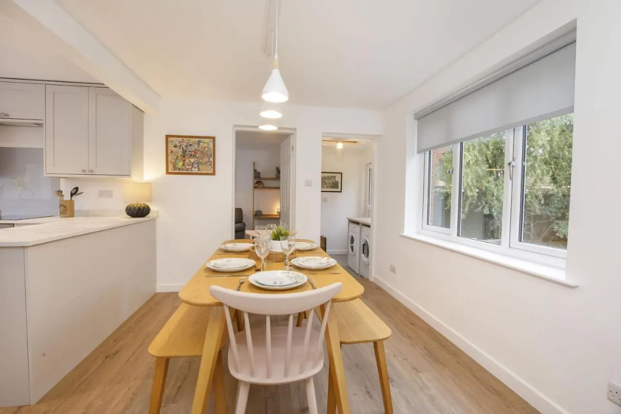 Holiday home The Willows With Free Parking For 2 Cars York
