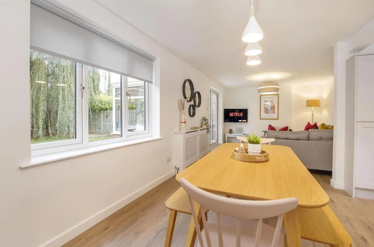 The Willows With Free Parking For 2 Cars York Feriehus