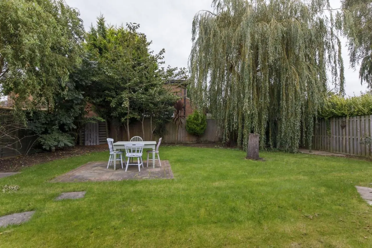 The Willows With Free Parking For 2 Cars York Feriehus