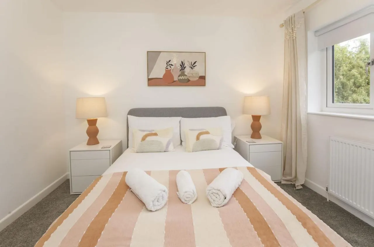 The Willows With Free Parking For 2 Cars York Feriehus